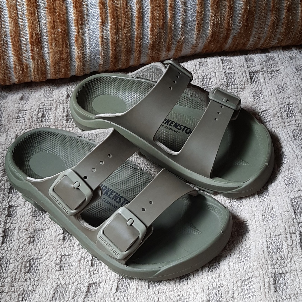 Kids Birkenstock Arizona sandals size 29